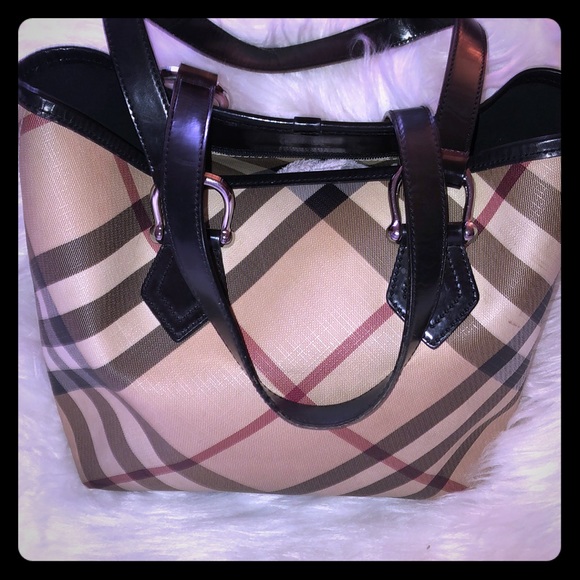 Burberry Handbags - Burberry Nova check tote